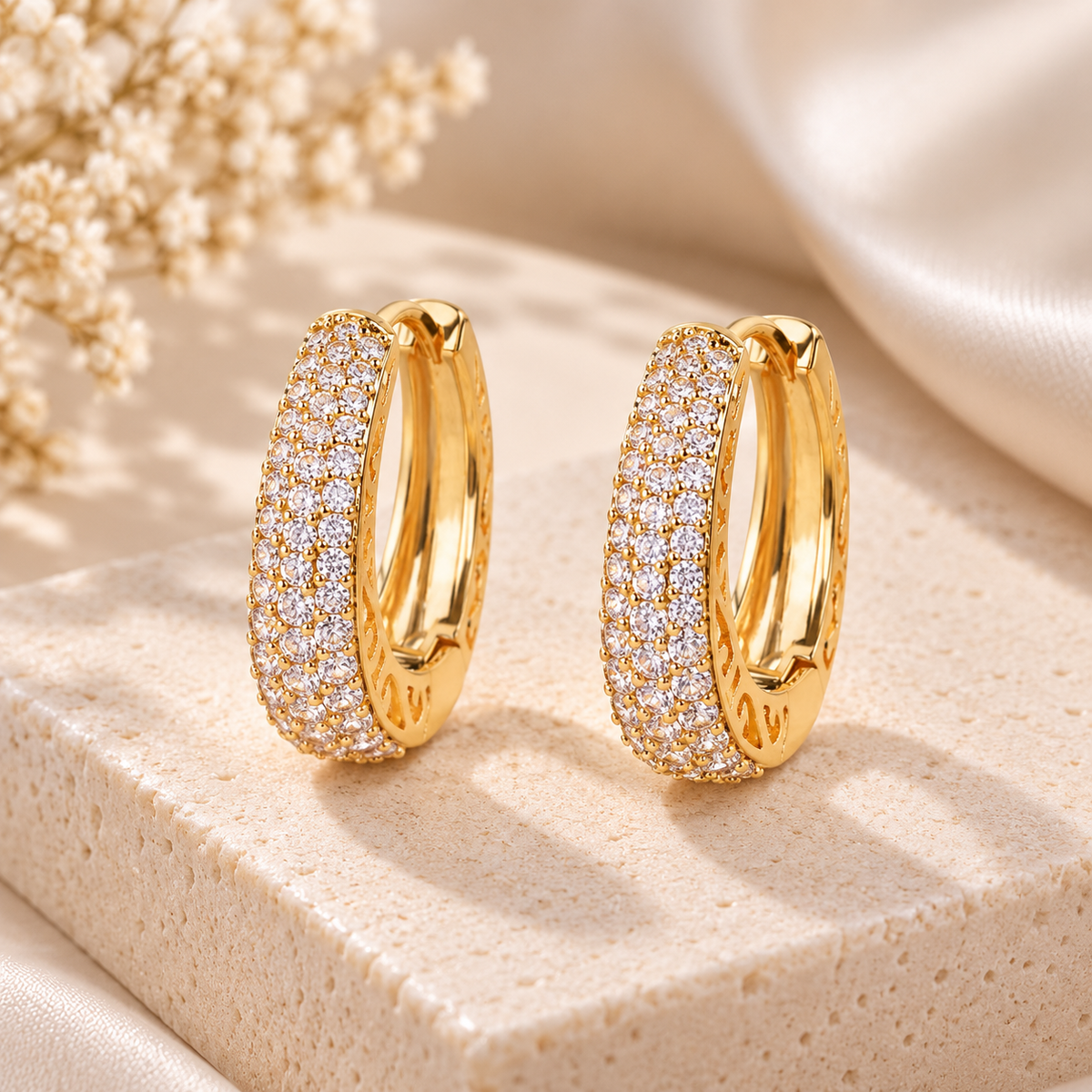 AMALA Éclat Pavé Hoops Gold