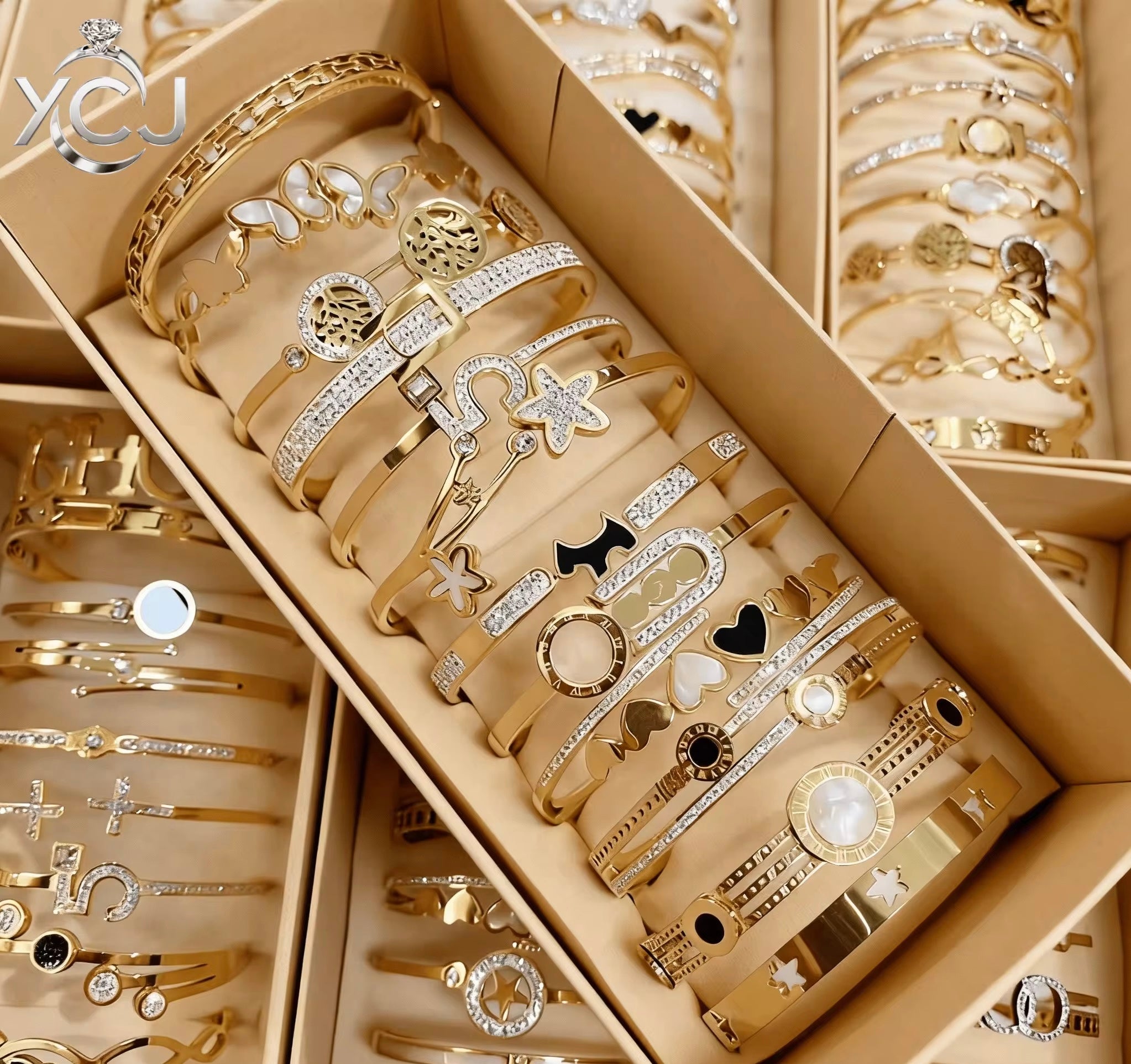 AMALA AUREA SIGNATURE — SET DE BRAZALETES